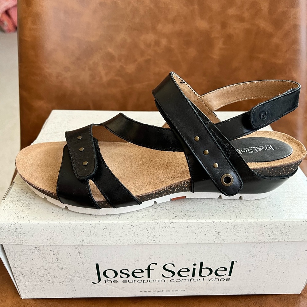 Josef Seibel black sandal Hailey 33